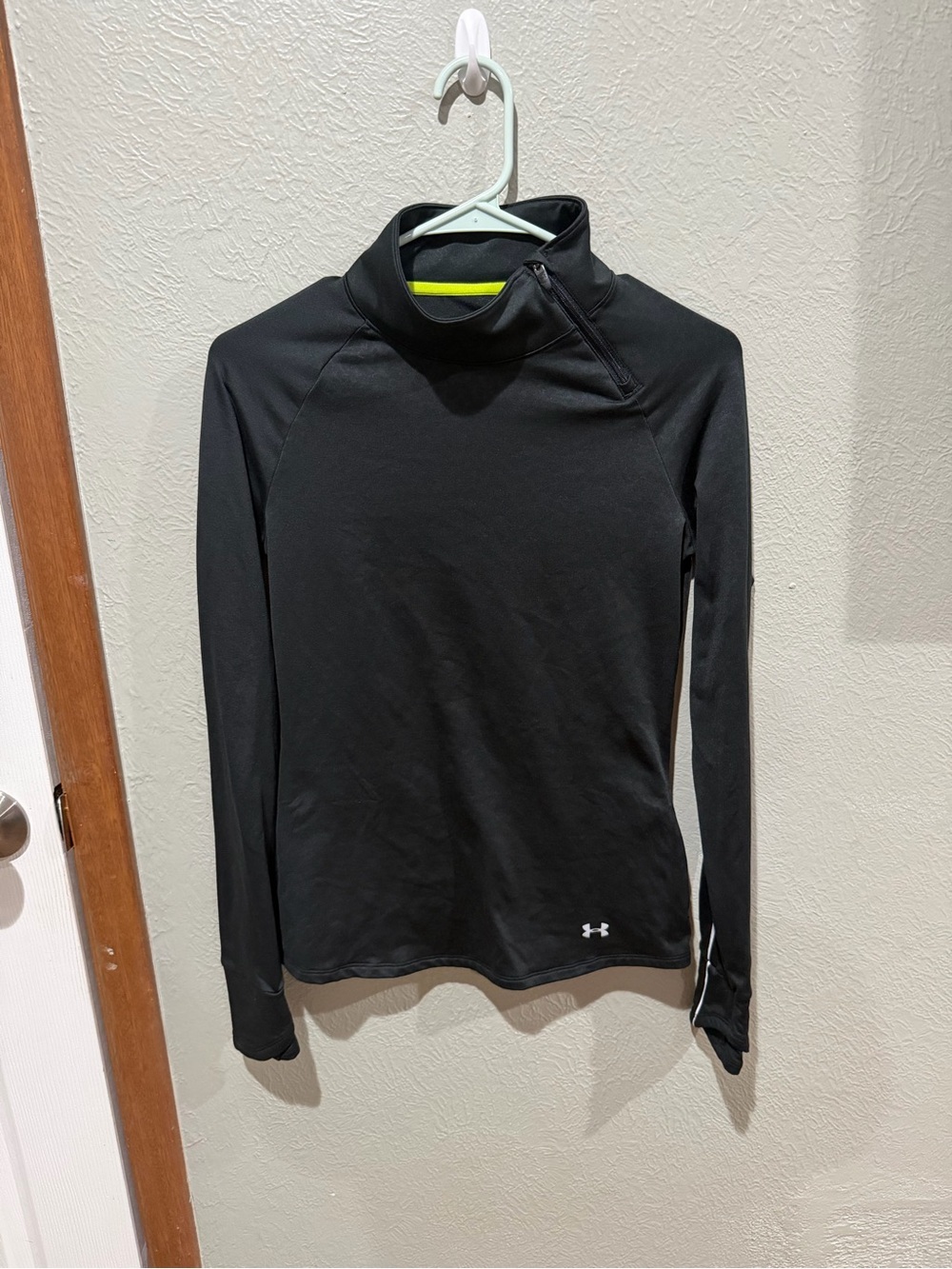Under Armour Black Pullover with Neon Yellow Trim Leopard Print Size Small